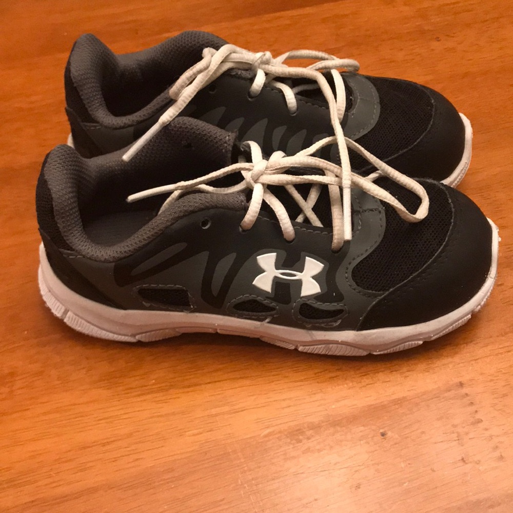 Under Armour Black and Gray shoes 10k